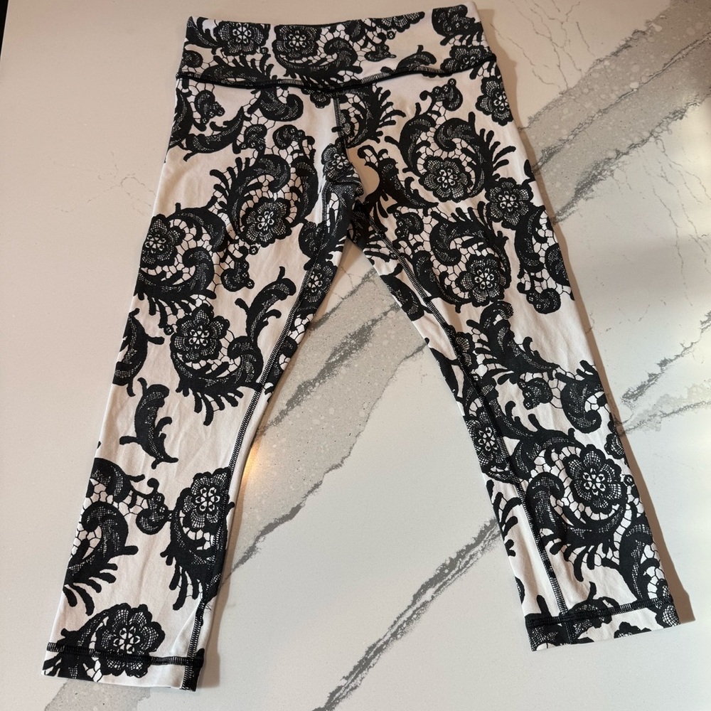 Lululemon The Under Crop Laceoflage Polar Cream Black legging size S